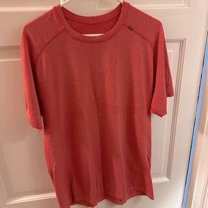 Lululemon metal vent men’s L Red